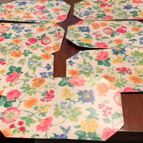 HOLT RENFREW VINTAGE FLORAL VINYL PLACEMATS - Picture 1 of 5